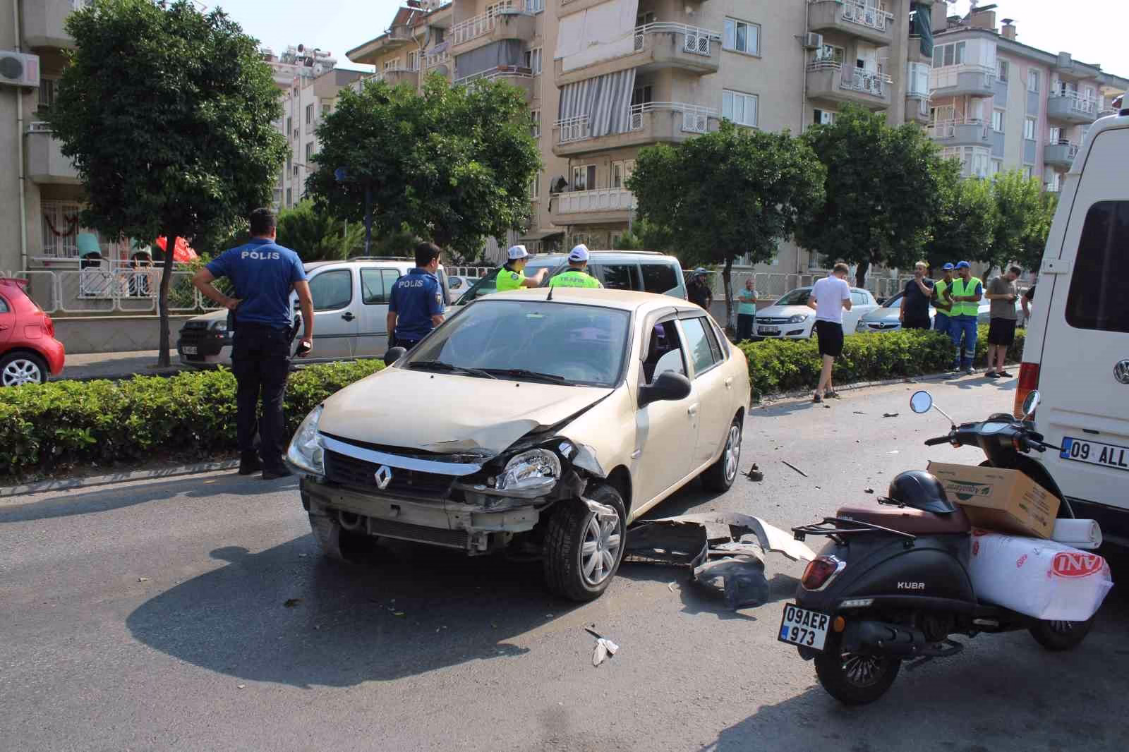 Direksiyon hakimiyetini kaybetti, karşı şeritteki otomobile çarptı 3 Direksiyon hakimiyetini kaybetti, karşı şeritteki otomobile çarptı