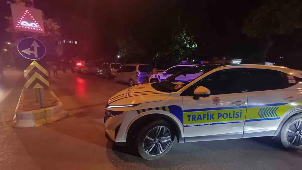 Durakta bulunan şüpheli çanta ekipleri harekete geçirdi 7 durakta bulunan supheli canta ekipleri harekete gecirdi f23942b43543