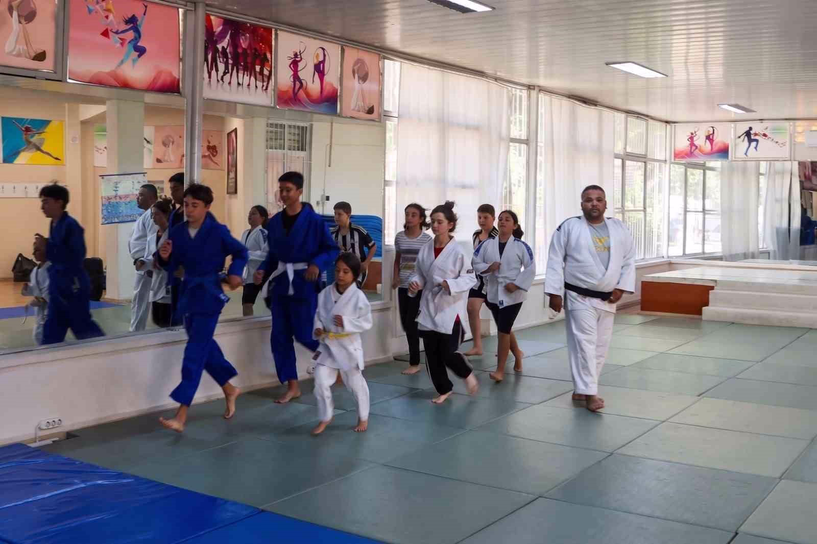 Efeler Belediyesi kursları devam ediyor