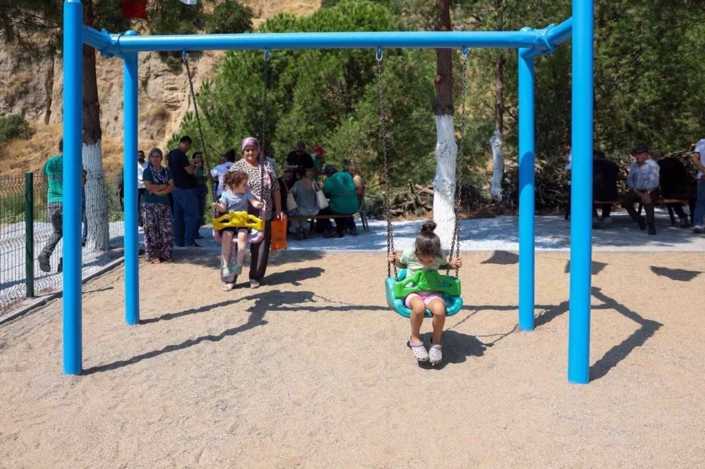 Efeler Belediyesi’nden Pınardere Mahallesi’ne yeni park 2 efeler belediyesinden pinardere mahallesine yeni park eff8275ae321