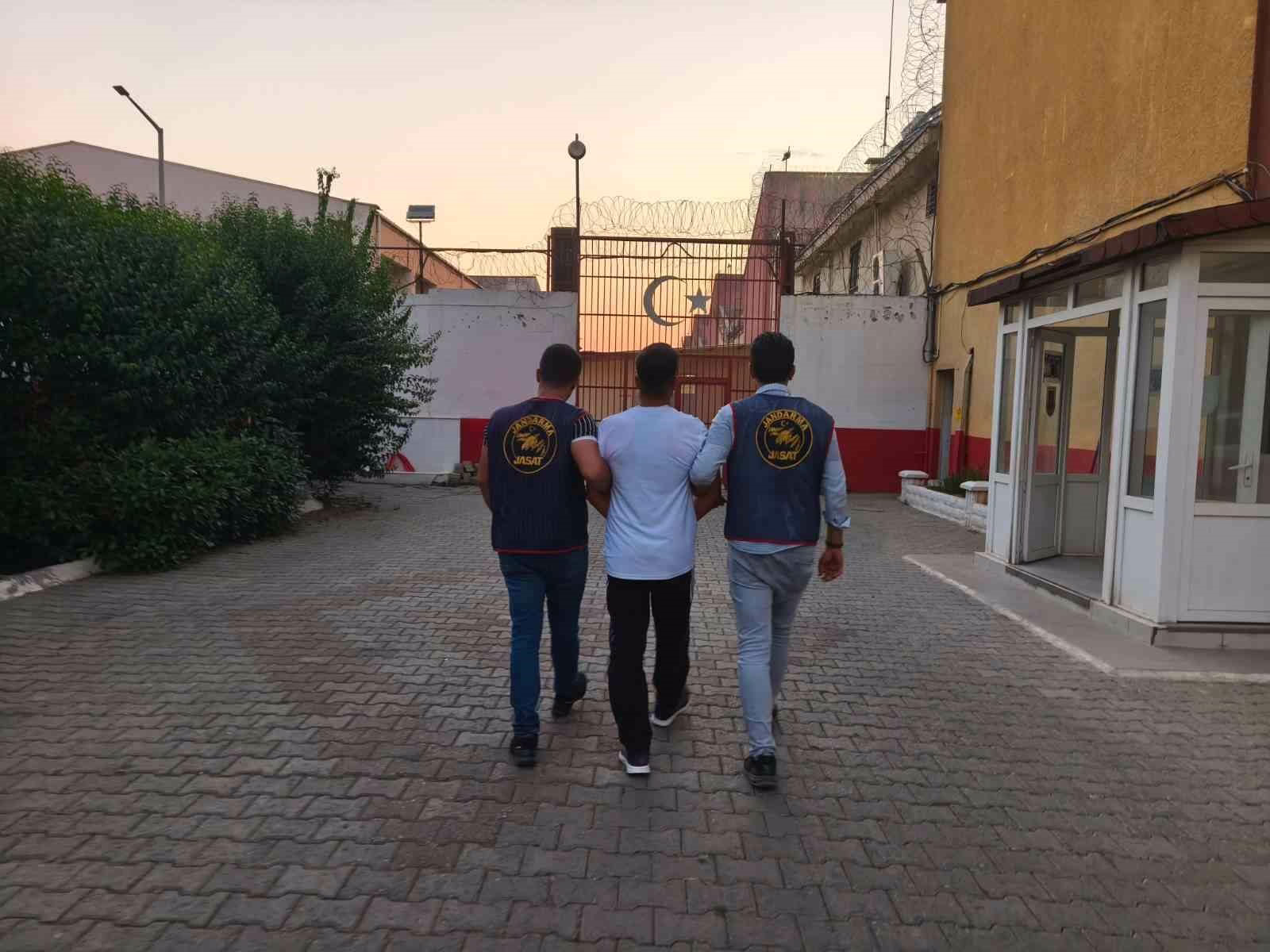 efelerde 22 yil hapis cezasi ile aranan sahis jasata takildi b987b3d835f2