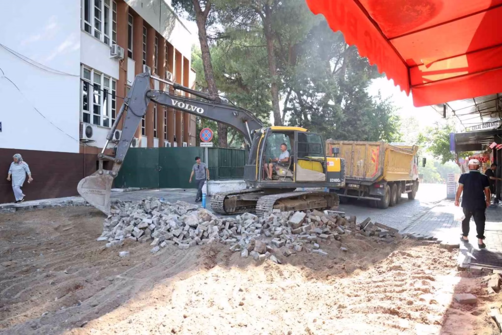 Efeler’de adliye yanında yol yenileme çalışması başladı 2 efelerde adliye yaninda yol yenileme calismasi basladi 61ba3fb1706b