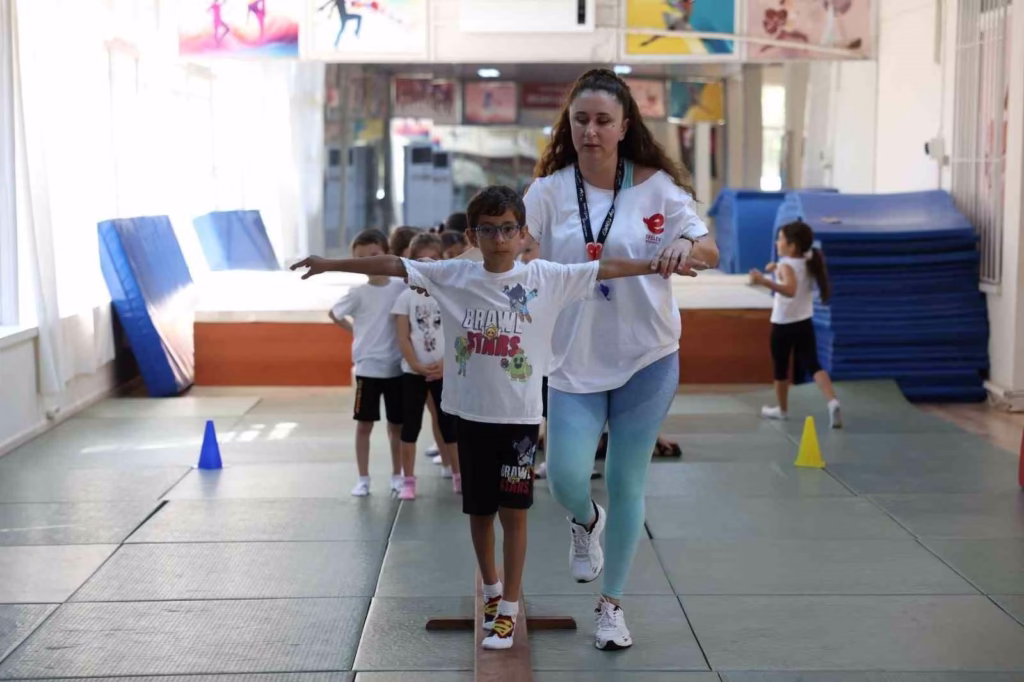 Efeler’de minikler jimnastikle güçleniyor 4 efelerde minikler jimnastikle gucleniyor 5d729ac3b025