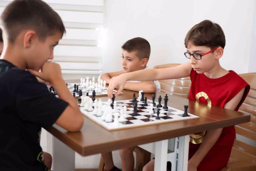 efelerde yaz tatili satrancla renkleniyor d754eb9797aa