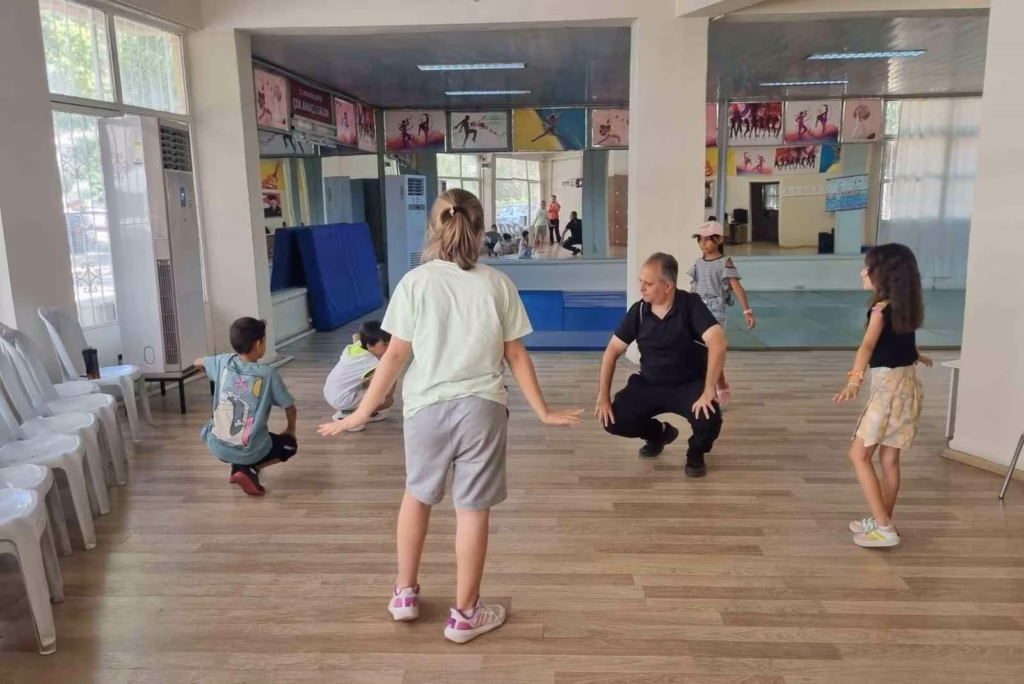 efelerdeki cocuklar yaz tatilini halk oyunlariyla degerlendiriyor 25a2727ef894