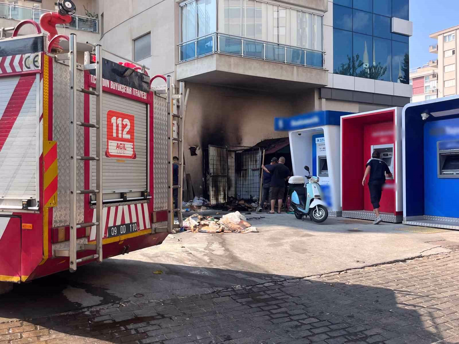 Geri dönüşüm kutusunda kaynak yaparken yangın çıktı