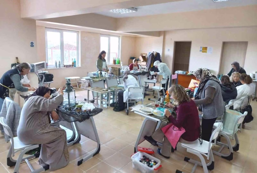 Halk eğitim merkezlerinde yaz dönemi kursları sürüyor 3 halk egitim merkezlerinde yaz donemi kurslari suruyor 0b9dfc596697