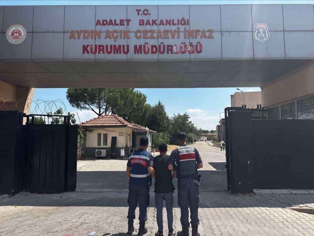 hirsizlik sucundan aranan sahis koskte yakalandi f23b7fbaddac