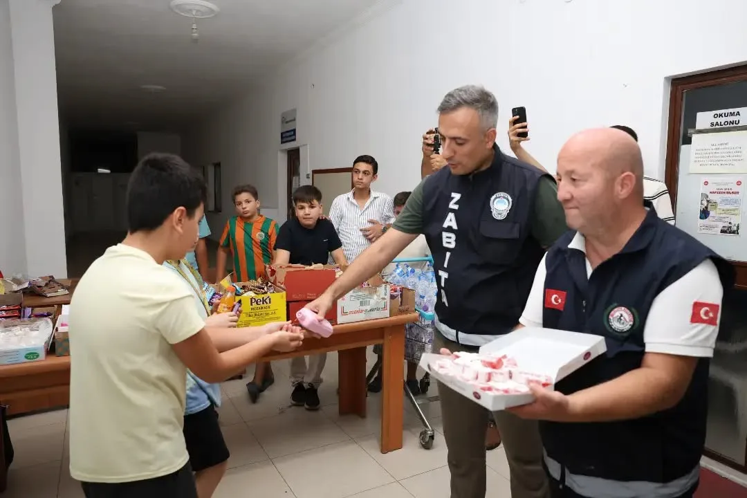 İncirliova’da kandil gecesi camilerde ikram dağıtıldı 3 İncirliova’da kandil gecesi camilerde ikram dağıtıldı