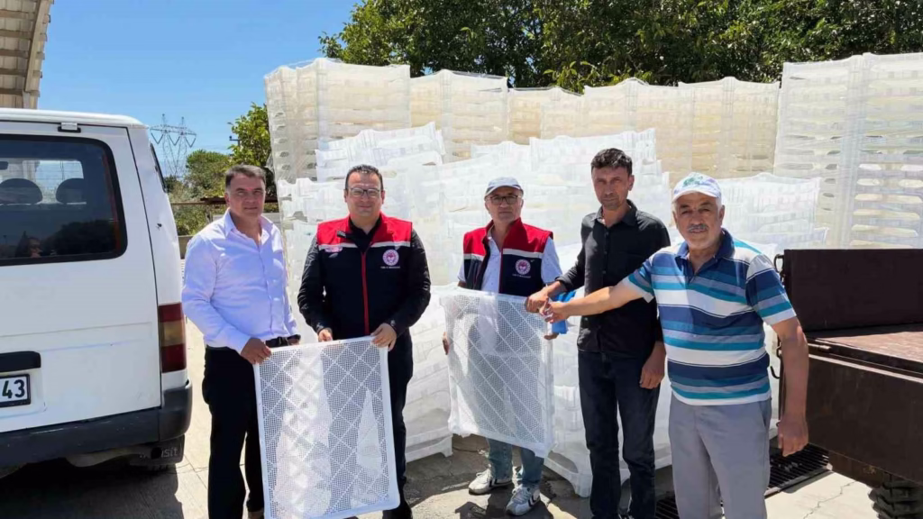 İncirliova’da üreticilere yüzde 50 hibeli kerevet dağıtıldı 3 incirliovada ureticilere yuzde 50 hibeli kerevet dagitildi 5662b2994516