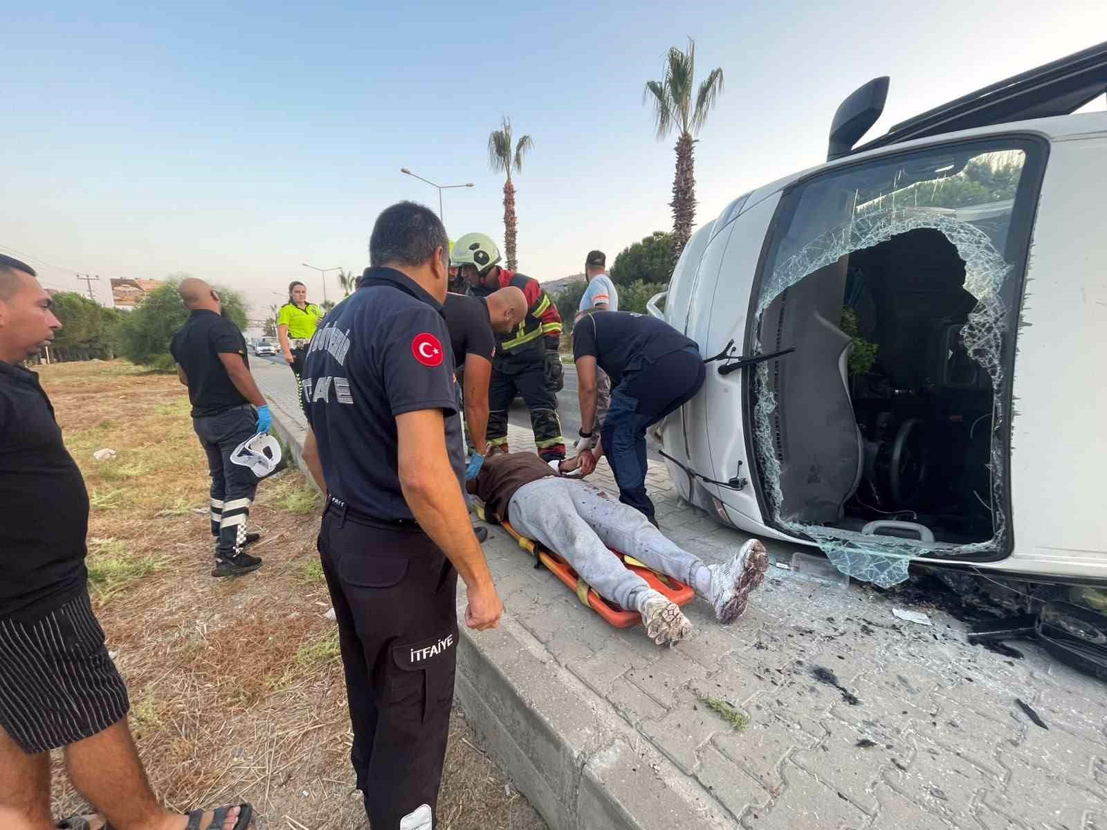 İtfaiye ekipleri genç sürücüyü camdan çıkardı