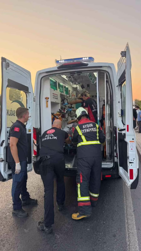 itfaiye ekipleri genc surucuyu camdan cikardi 6ad229e310d4