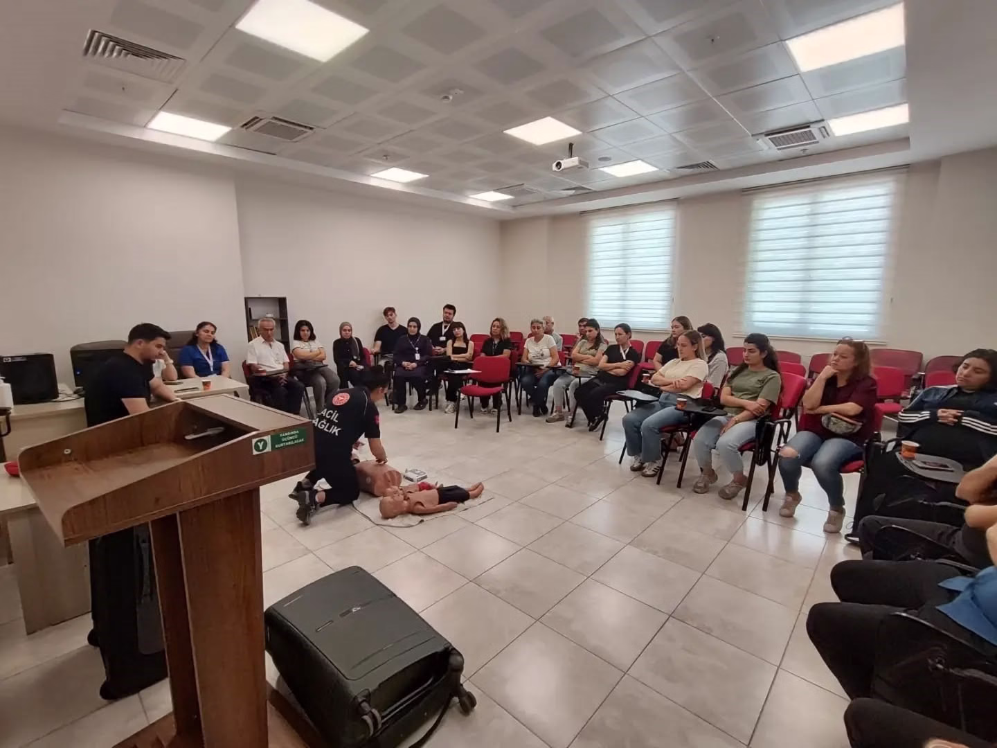 karacasu devlet hastanesinde cpr egitimi verildi af45d73f9f7e