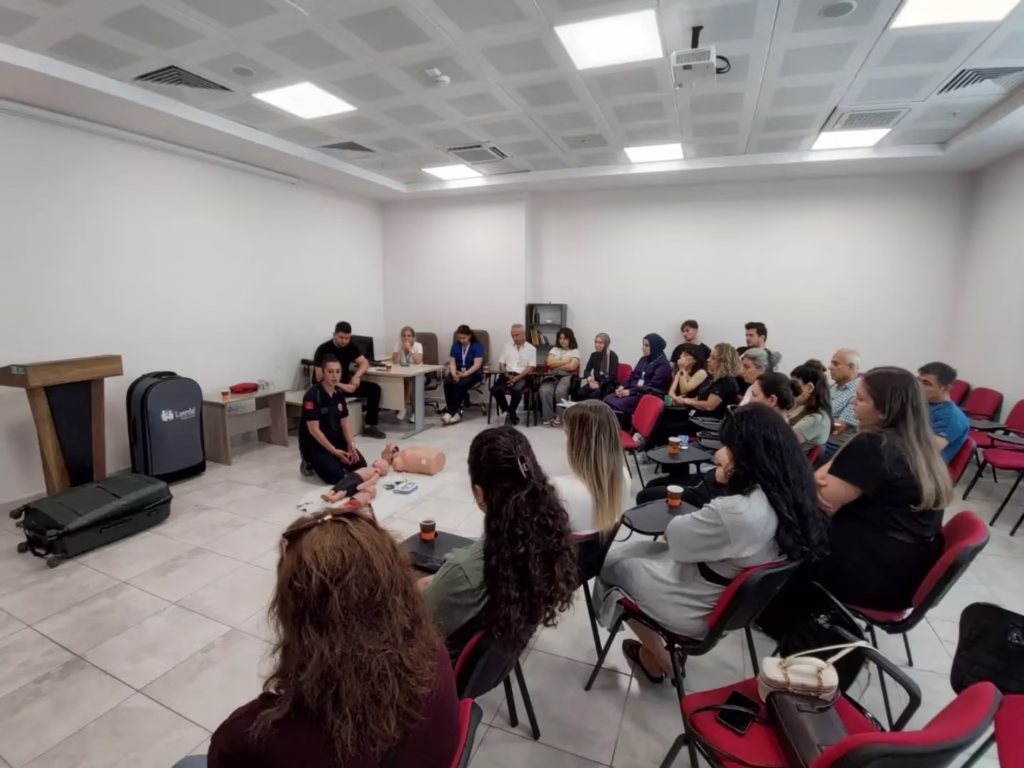 karacasu devlet hastanesinde cpr egitimi verildi d0ede4495c5d