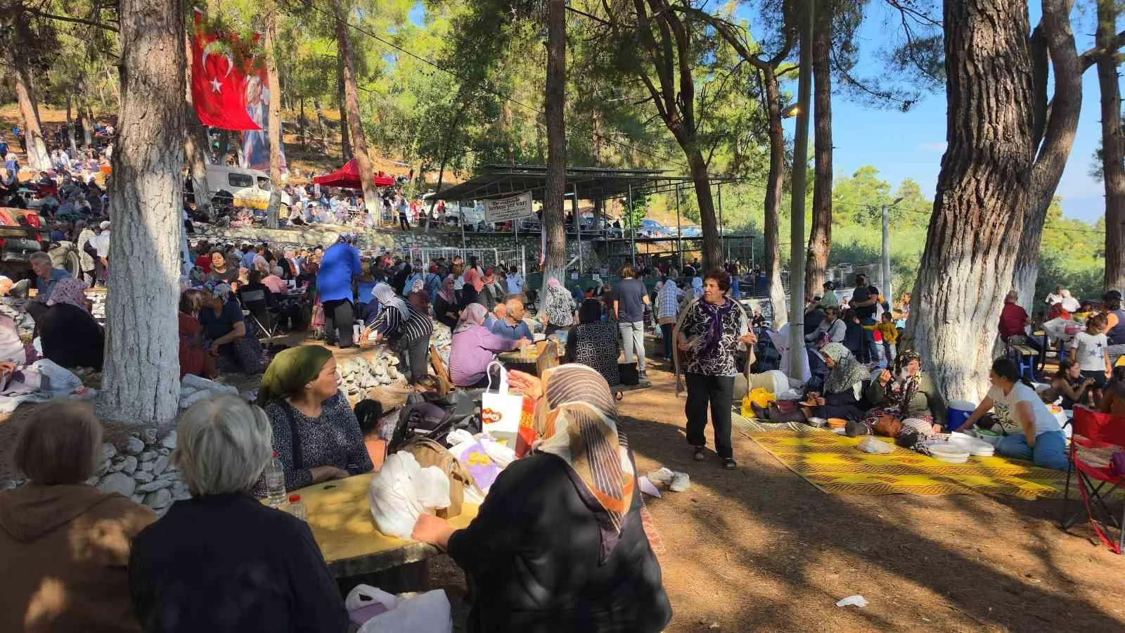 Karacasu’da 8 asırdır süren Dedebağ hayrı binlerce vatandaşı buluşturdu 15 Karacasu’da 8 asırdır süren Dedebağ hayrı binlerce vatandaşı buluşturdu