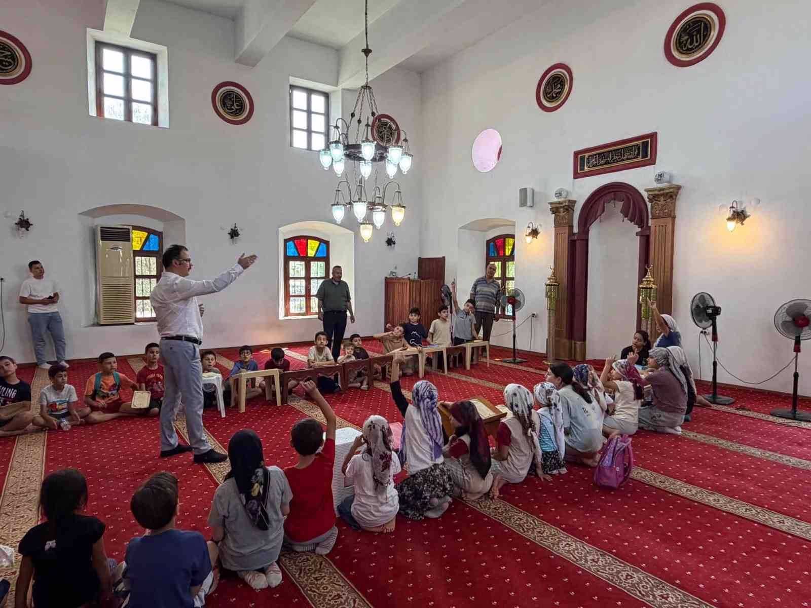 Kaymakam Ateş, Kur’an kursu öğrencileriyle buluştu 7 Kaymakam Ateş, Kur’an kursu öğrencileriyle buluştu