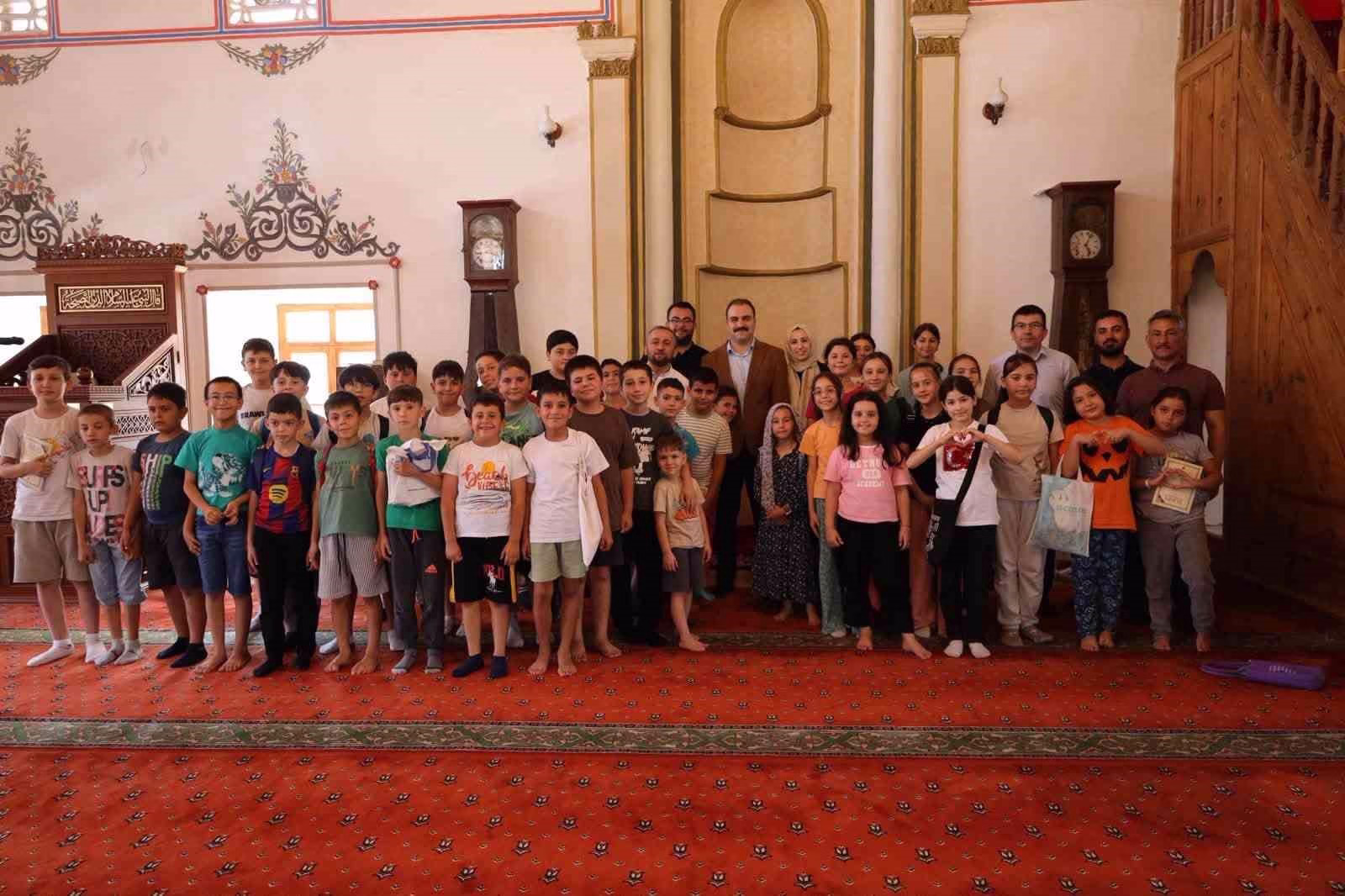 Kaymakam Battal öğrencilerle bir araya geldi 4 Kaymakam Battal öğrencilerle bir araya geldi