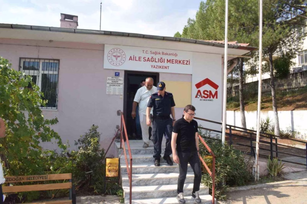 Bozdoğan'a 'Devlet' sözü 4 kaymakam sozen yangin magduru aileleri yalniz birakmadi a1987480c8b8