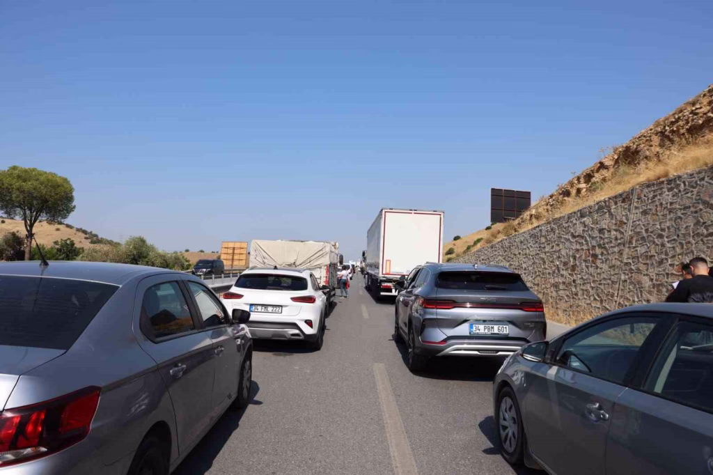 kazalar sonrasi aydin mugla karayolu kilitlendi arac kuyrugu 5 kilometreye ulasti 0a7047bf302d