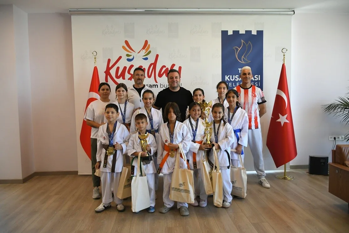 Kuşadalı genç karateciler Bursa’dan madalyalarla döndü 8 Kuşadalı genç karateciler Bursa’dan madalyalarla döndü