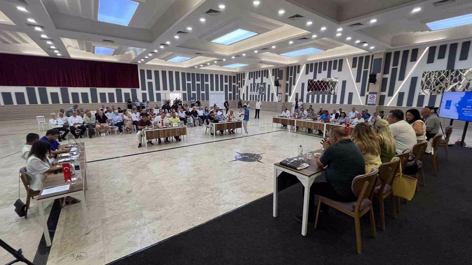 Kuşadası Meclisi’nde komisyonlar yenilendi, yeni projelere onay çıktı