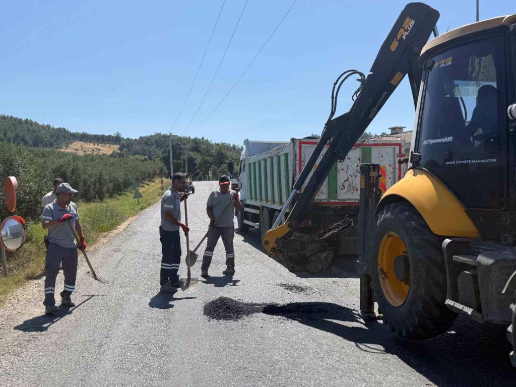 kusadasinda eskiyen yollar yenileniyor 16e6bd8f702d