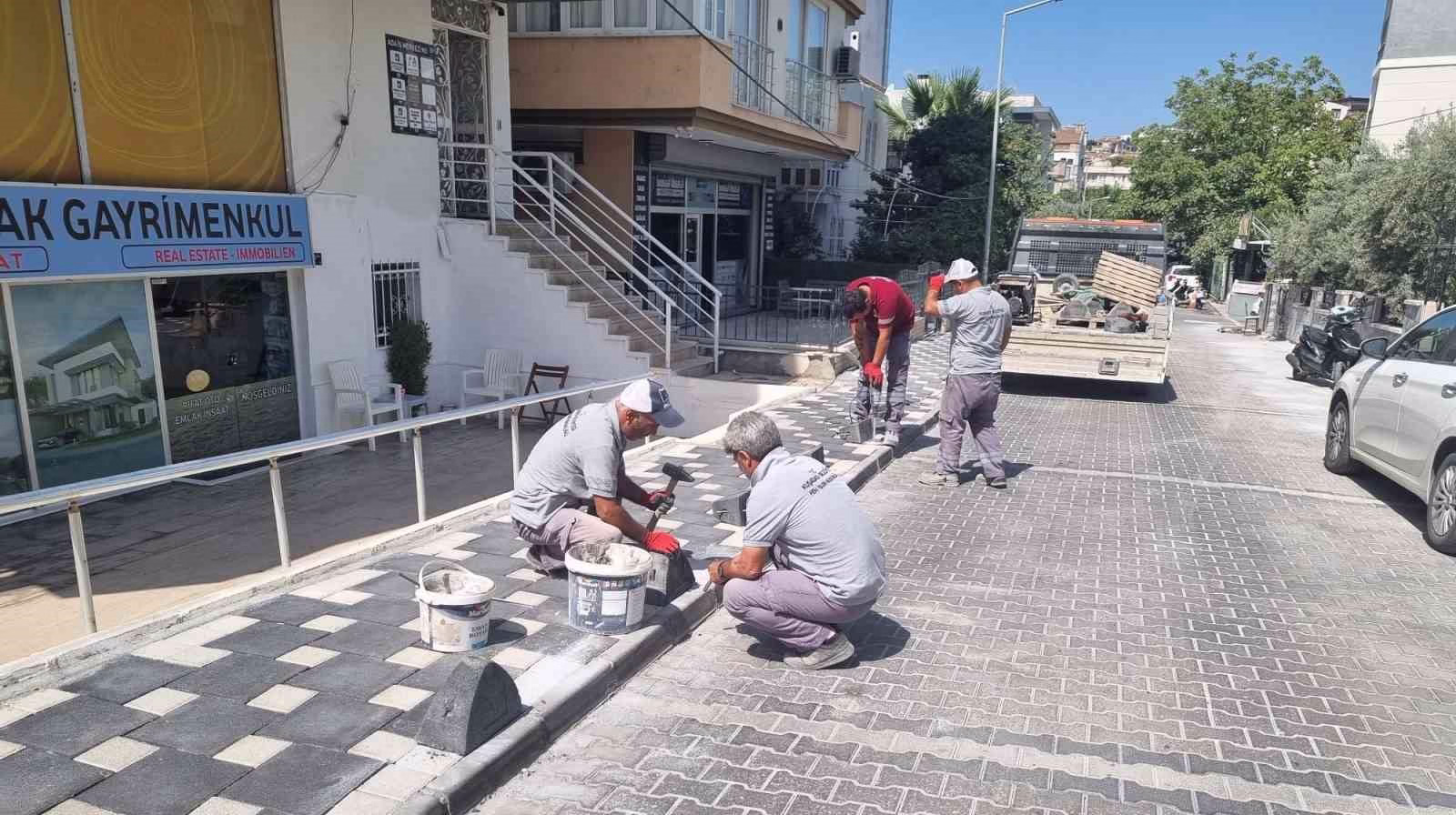 kusadasinda eskiyen yollar yenileniyor 85dc42616bb4