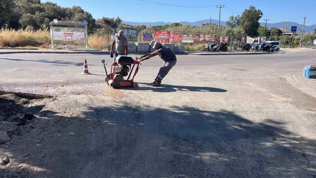 kusadasinda eskiyen yollar yenileniyor dc25a16a0966