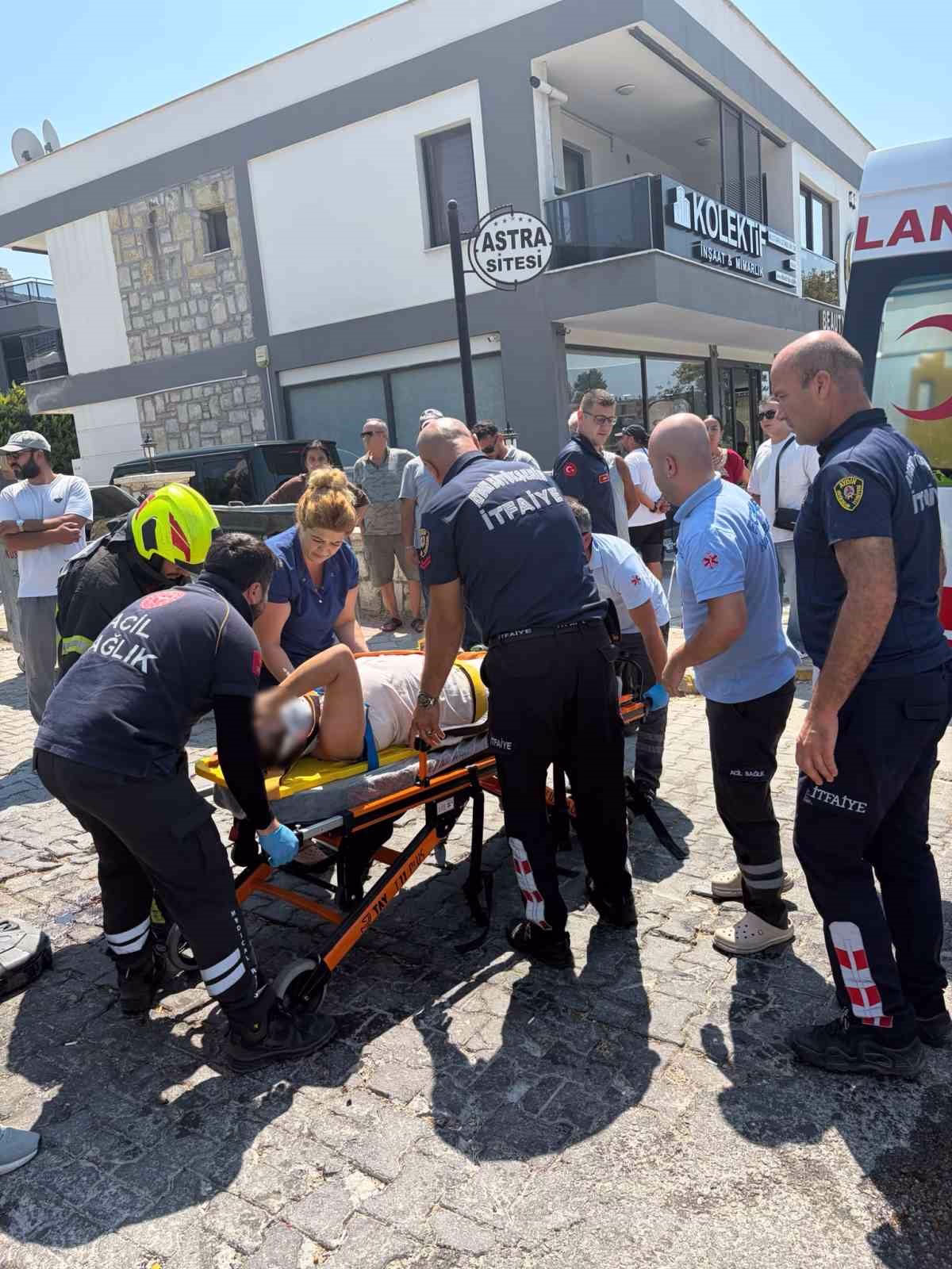 Kuşadası’ndaki kazada ters dönen otomobilin sürücü yaralandı