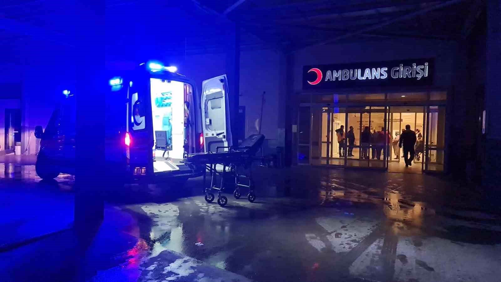 Minibüs tarlaya uçtu: 1 ölü, 2 yaralı