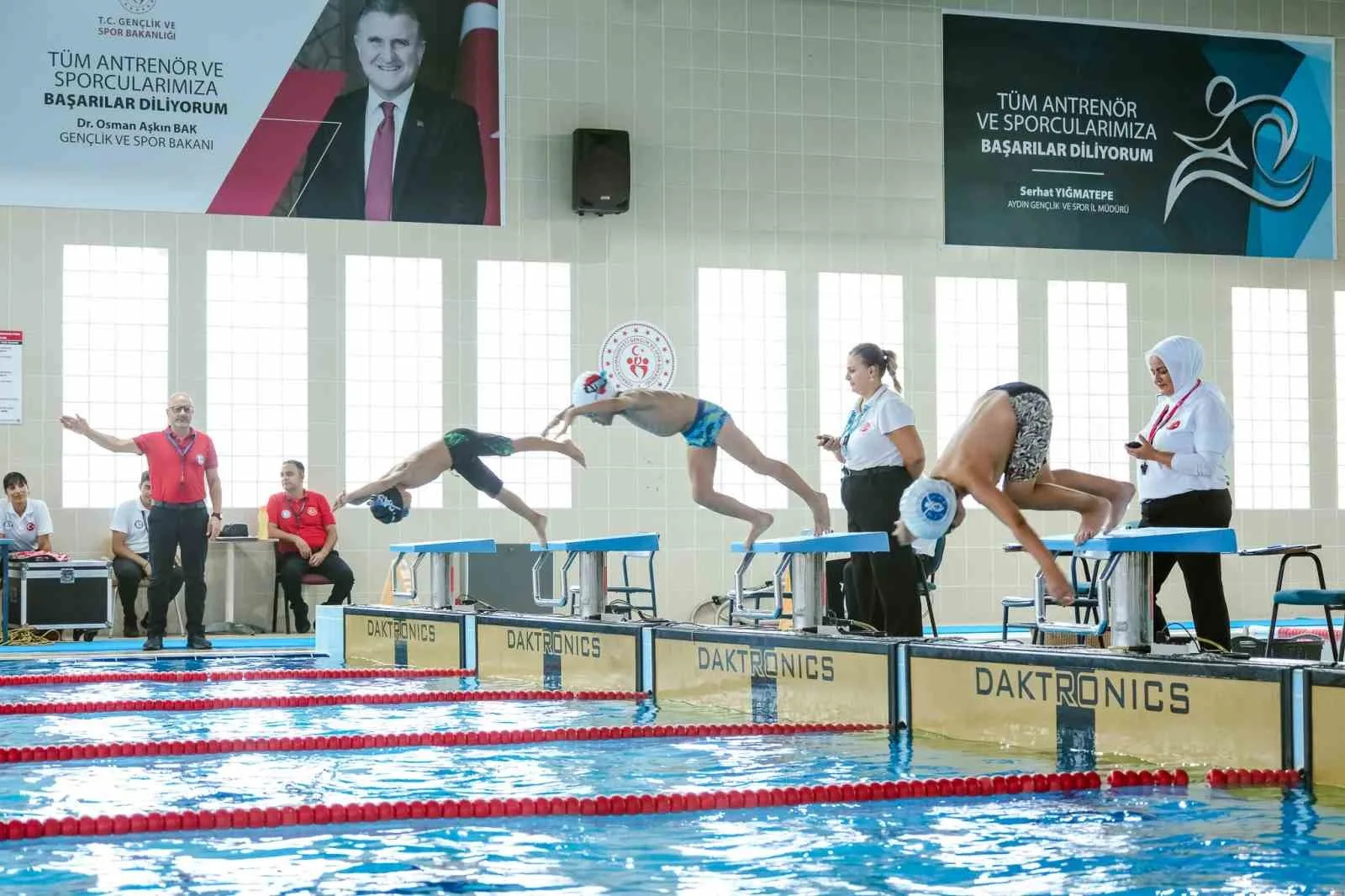 Minik kulaçlar Zafer Bayramı için yarıştı