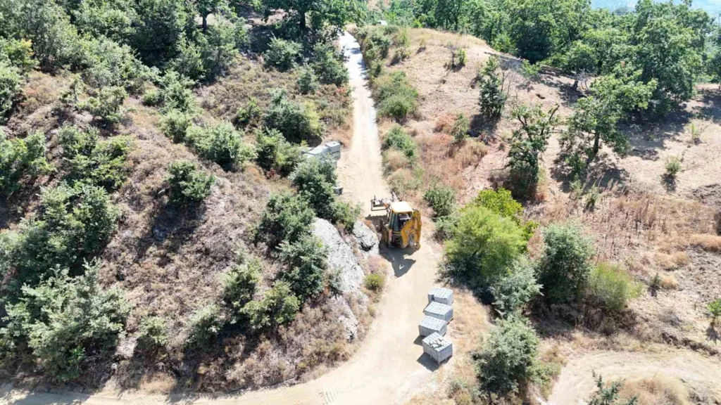 nazilli belediyesi apaklarda yollari yeniliyor c182ac998681