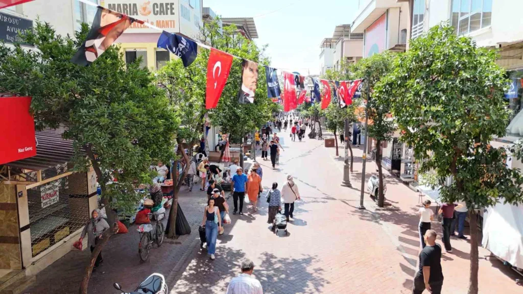 nazilli belediyesi ilceyi turk bayraklari ile donatiyor c0e475515539