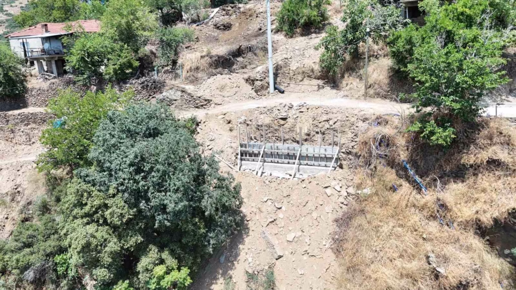 nazilli belediyesinden yollarda bakim ve onarim calismasi 36138ffaf6e4