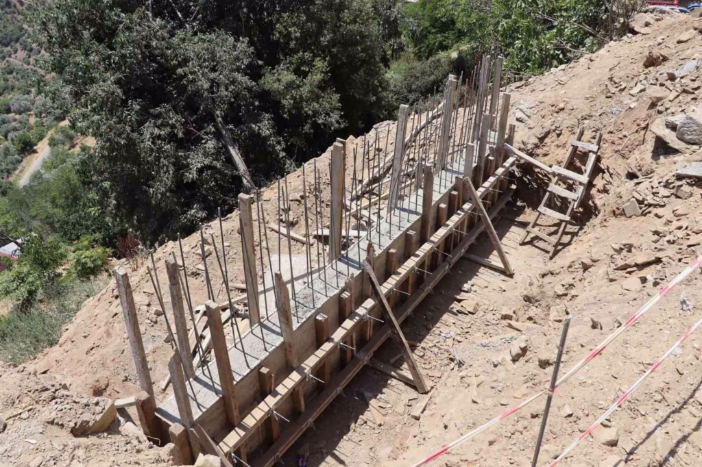 nazilli belediyesinden yollarda bakim ve onarim calismasi dd38cbe81736