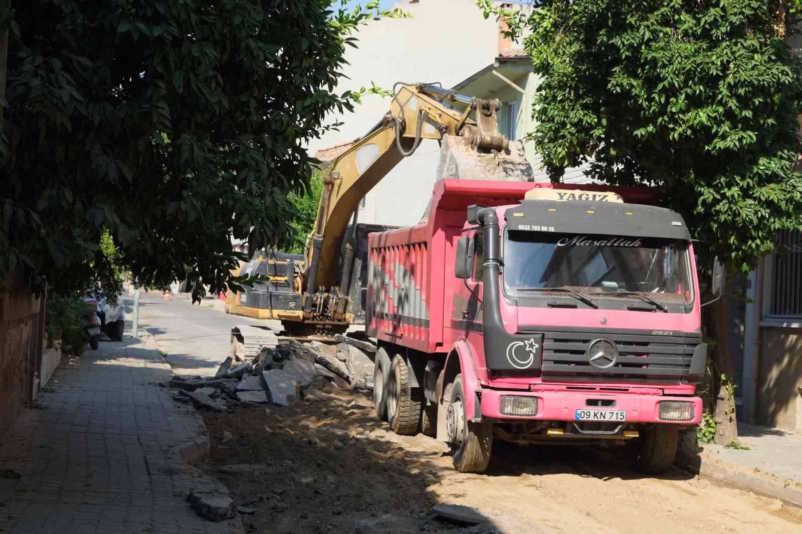 Nazilli’de 6 sokakta eş zamanlı asfalt mesaisi