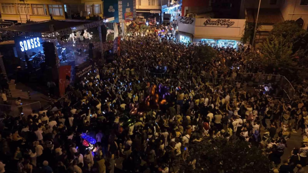 nazillide yaz konseri coskusu 2ef0f4eda869