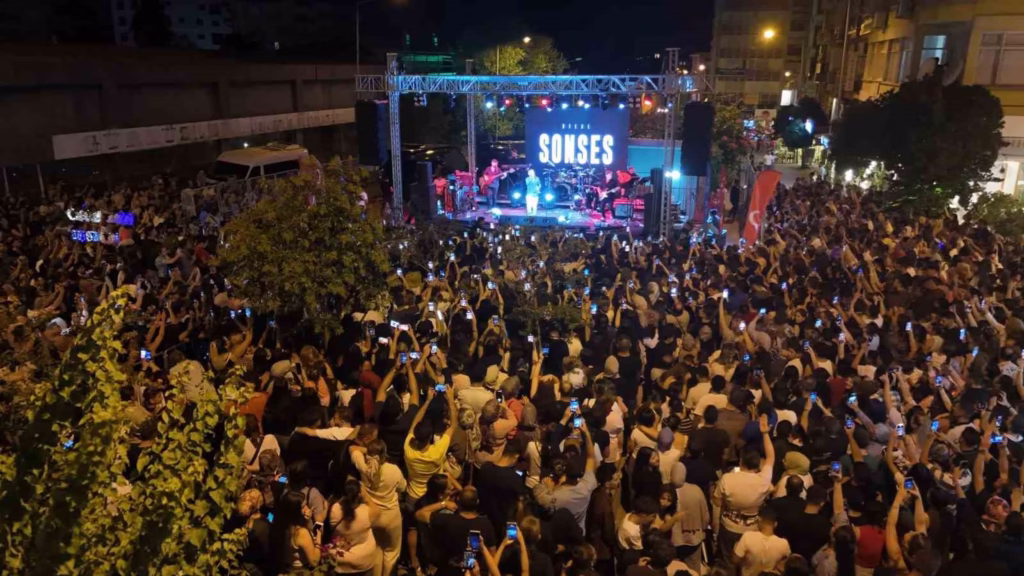 nazillide yaz konseri coskusu d4651dd152ea