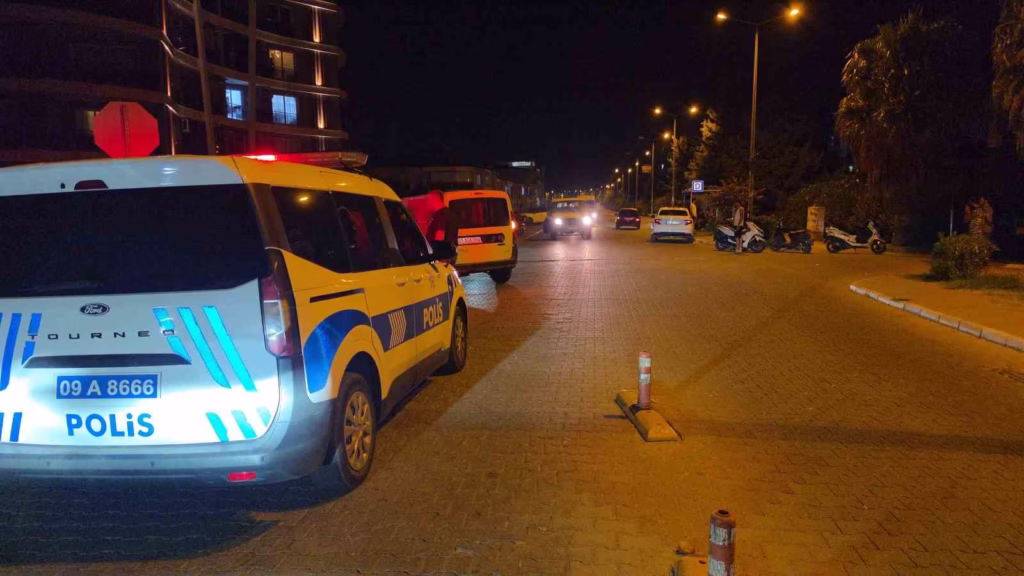 nazillide zincirleme kaza 4 aracin karistigi kazada 2 kisi yaralandi 269750163bfb