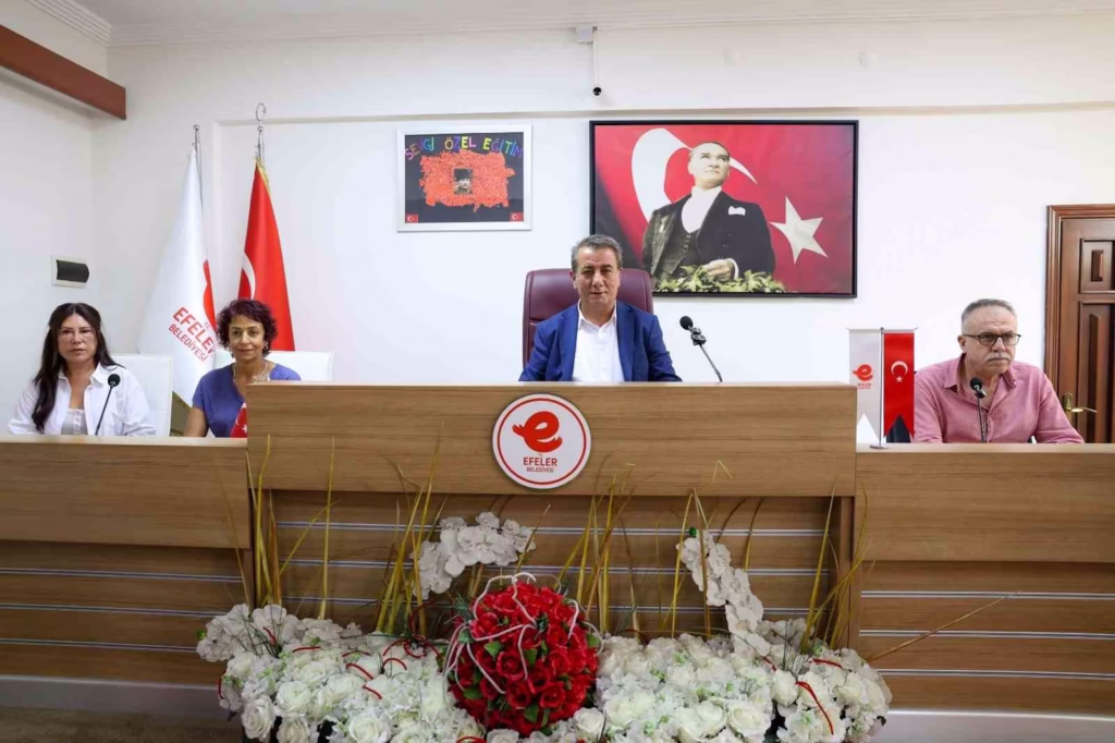 Efeler Belediyesi'nden merhum muhtara vefa 2 pinarderedeki yeni parka eski muhtarin adi verildi b7a403cac5de