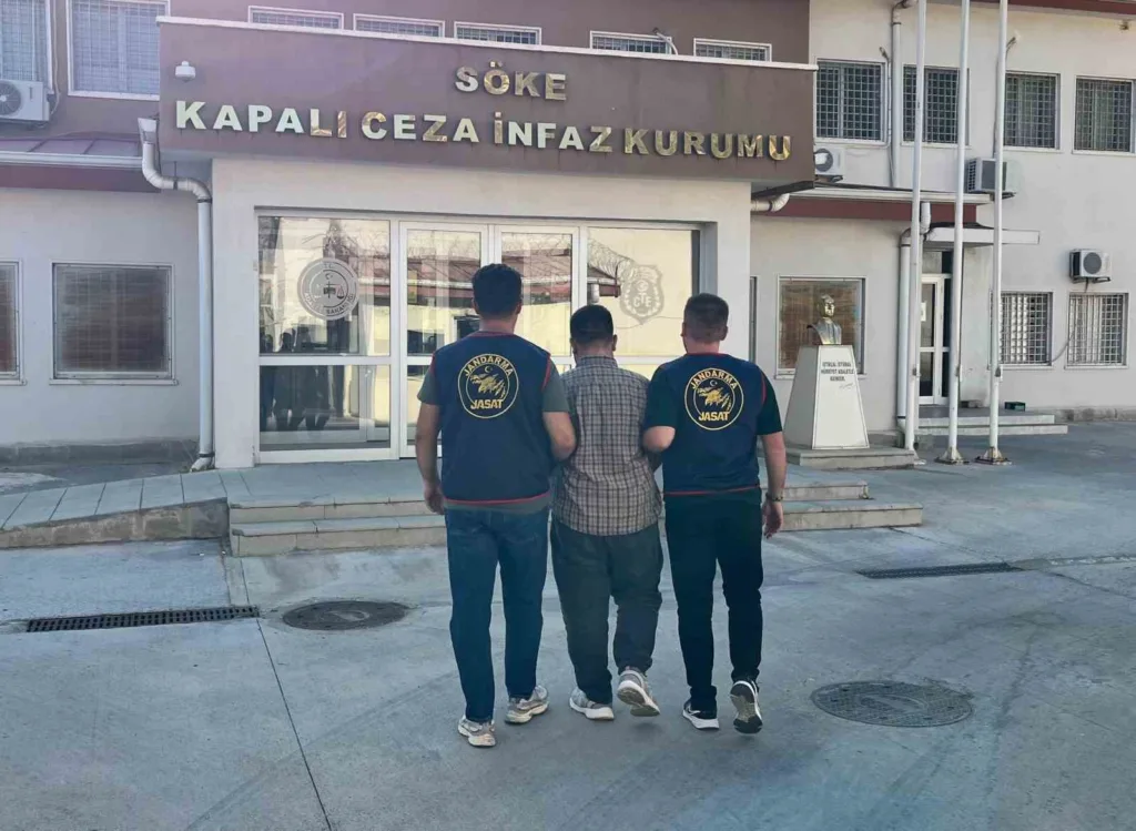 Söke'de 9 Yıl Hapis Cezası Bulunan Firari Hükümlü Yakalandı 2 sokede 9 yil hapis cezasiyla aranan hukumlu yakalandi 34fb196a8796