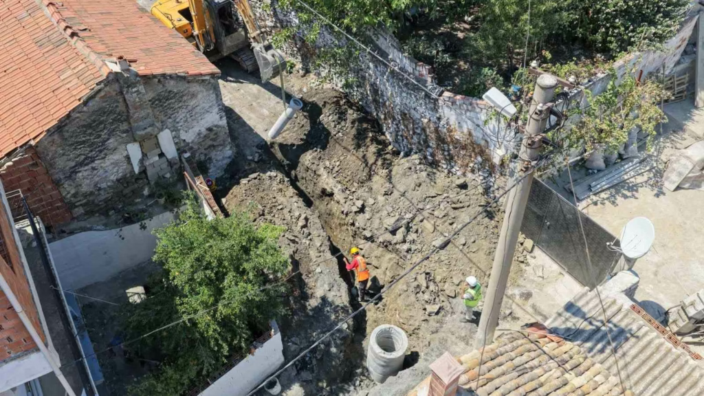 sokede kanalizasyon calismasi devam ediyor dcce5e68c960