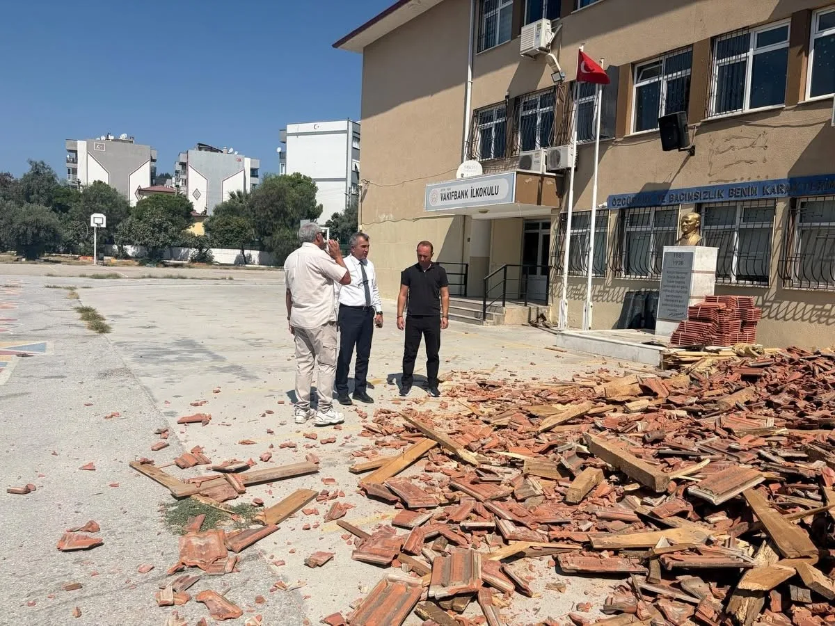Söke’de okulun çatısı yenileniyor