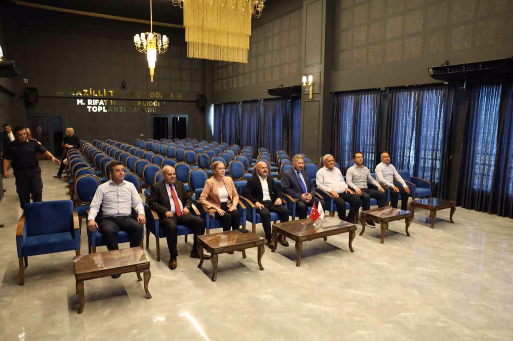 vali varol nazilli ticaret odasina iade i ziyarette bulundu 6a6390bb1652