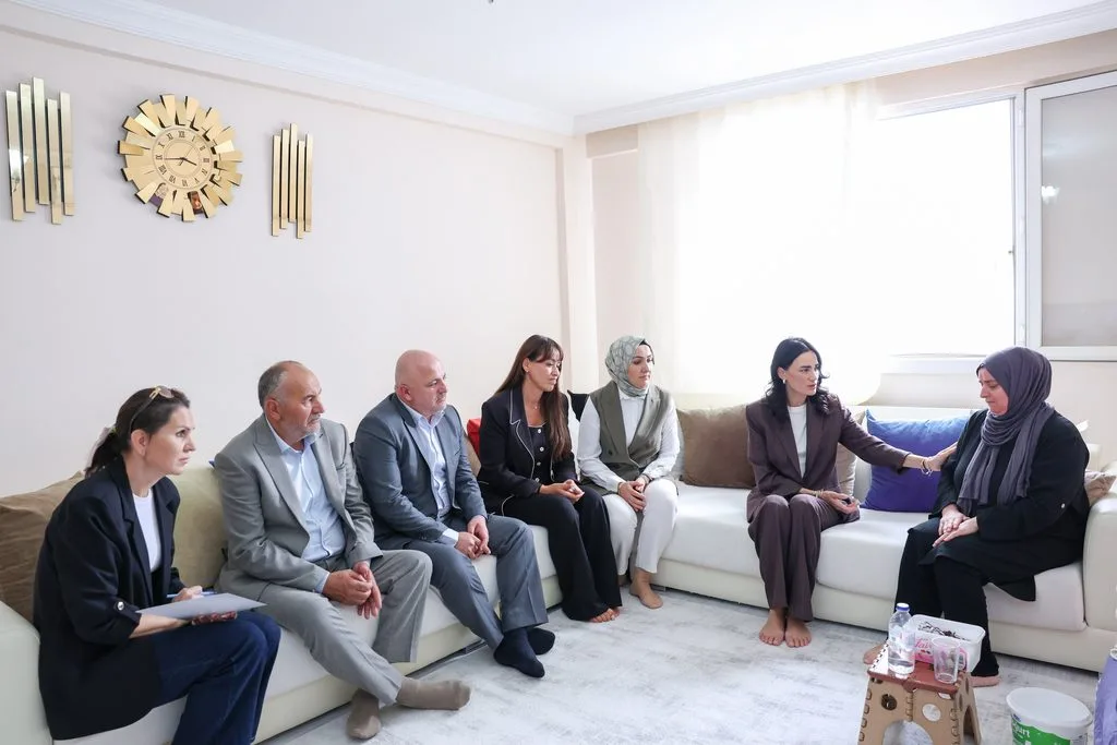 Aydın vekili Sarıbaş, İzmir'de gönülleri fethetti: Kadın emeğine ve üretimine tanıklık etti 6 1000212826