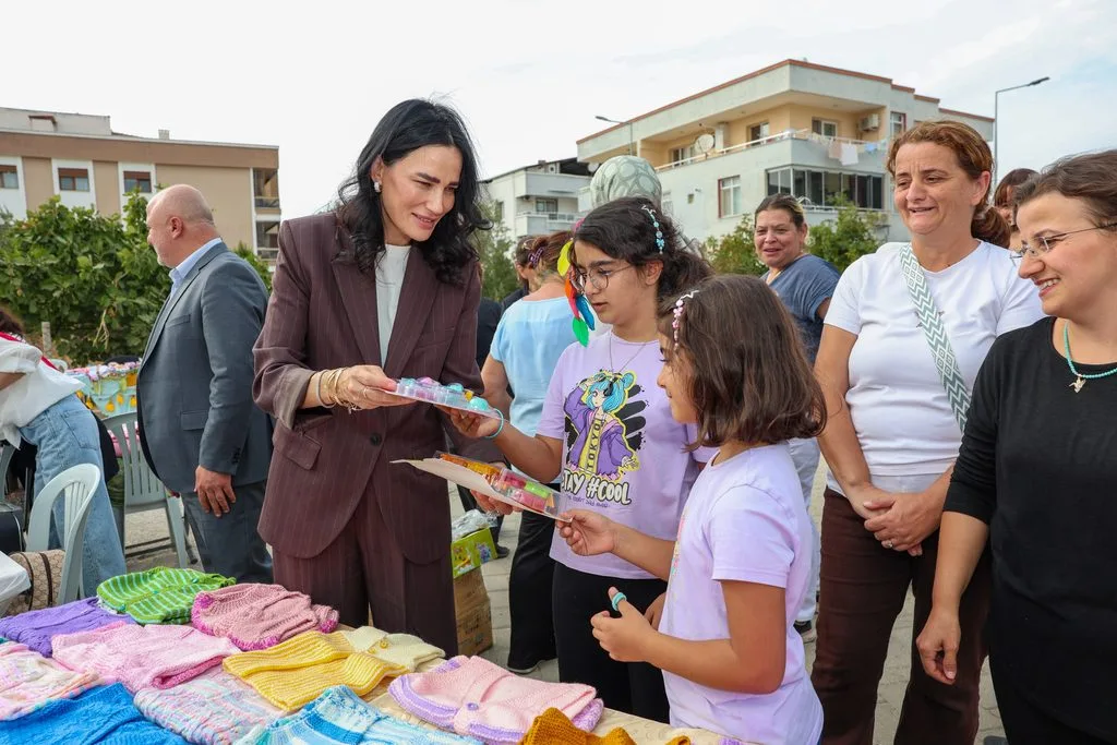 Aydın vekili Sarıbaş, İzmir'de gönülleri fethetti: Kadın emeğine ve üretimine tanıklık etti 14 1000212866