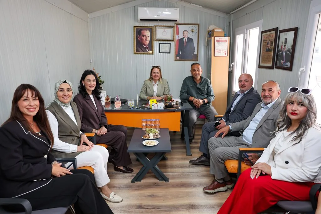 Aydın vekili Sarıbaş, İzmir'de gönülleri fethetti: Kadın emeğine ve üretimine tanıklık etti 19 1000212886