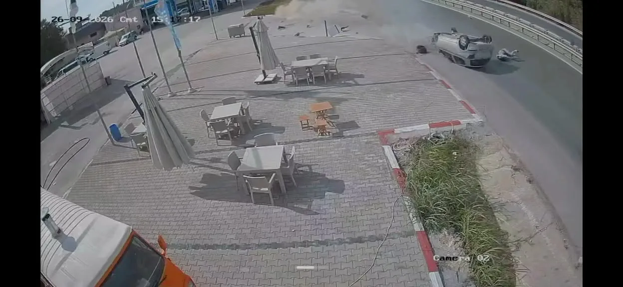Kuşadası’ndaki feci kaza kamerada: 1’i ağır 3 yaralı