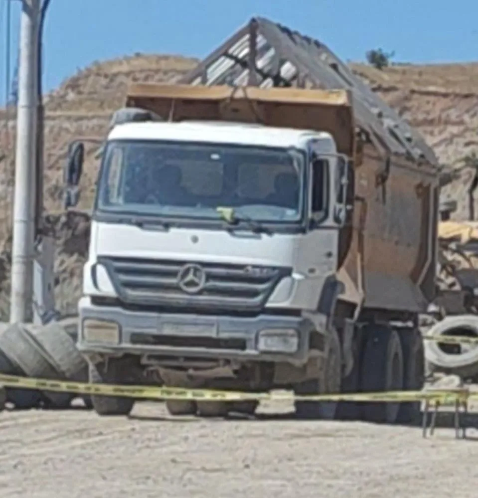 Kum ocağında kamyonun altında kalan bir kişi hayatını kaybetti