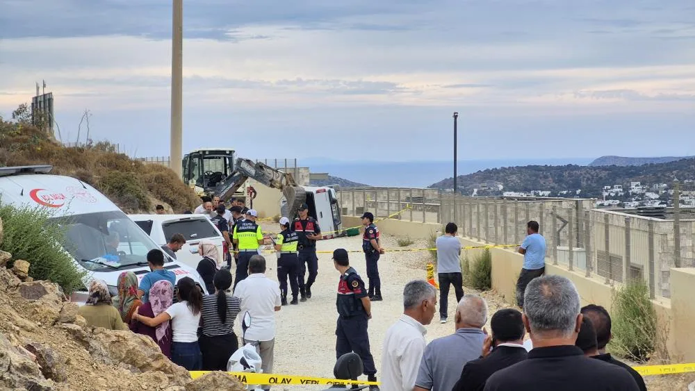 Devrilen kamyonetteki 15 yaşındaki sürücü hayatını kaybetti: Ailesi sinir krizi geçirdi